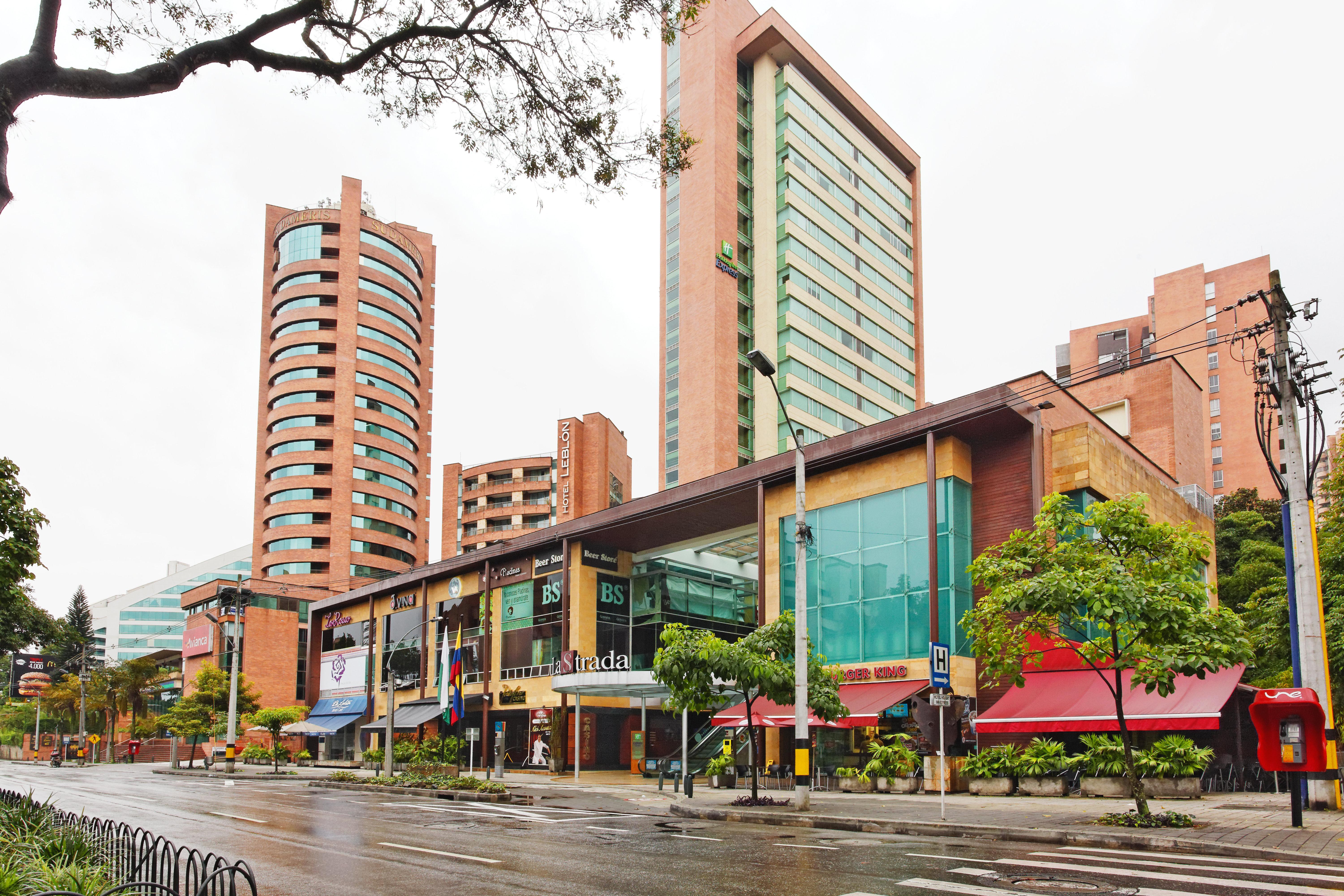 Hotel Holiday Inn Express & Suites Medellin, An Ihg Hotel Exterior photo